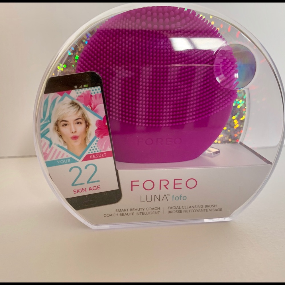 Foreo Luna fofo fuschia cleansing facial brush